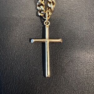 Unisex 14K Yellow Gold Cross Pendant – Classic & Timeless